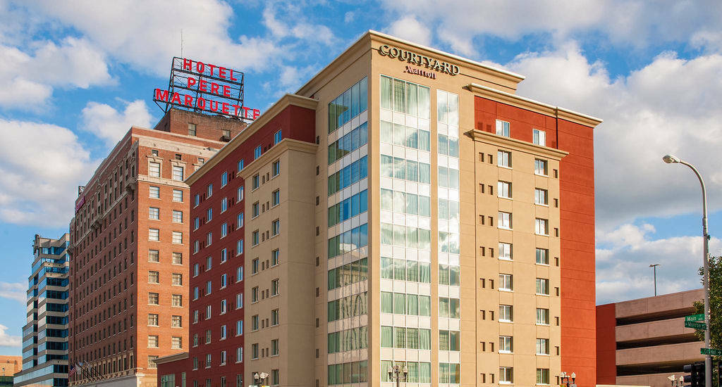 Courtyard Peoria Downtown Hotel Exterior photo